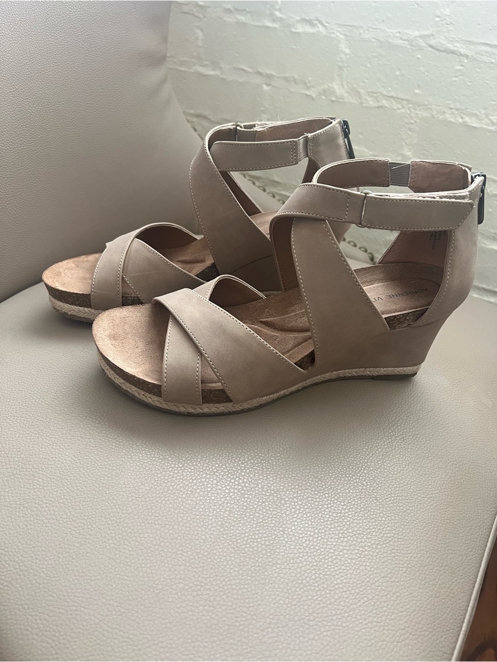 Womens Adrienne Vittadini Wedge Sandal Size 8 Beige